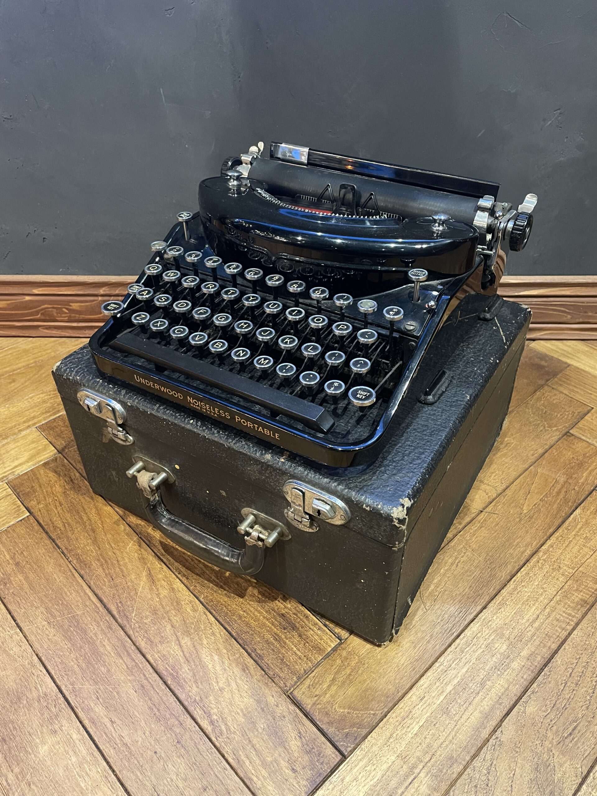 UNDERWOOD noiseless portable typewriter / アンダーウッド