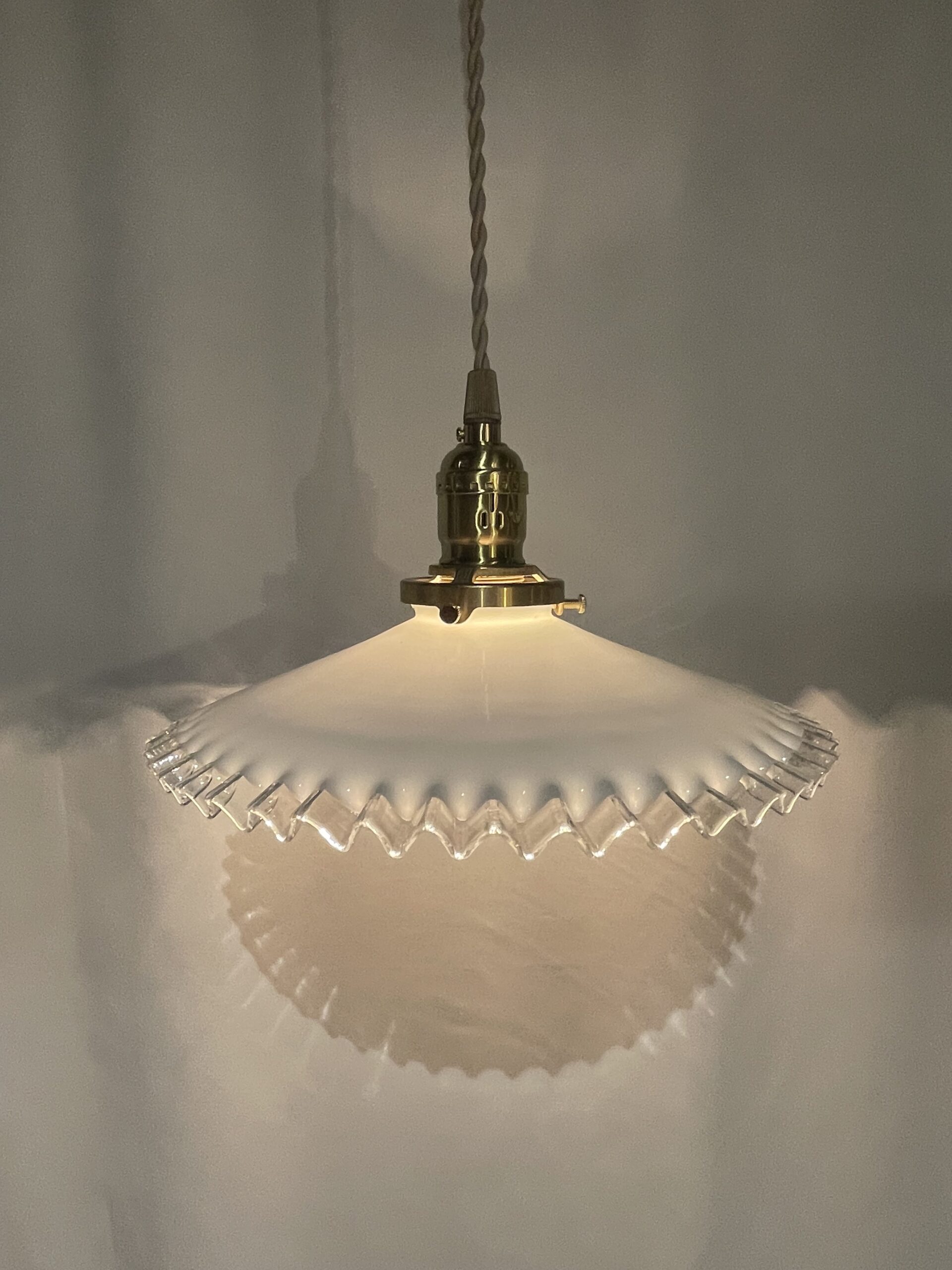 French white opaline glass shade lamp 1灯 / フレンチ ホワイトオパーリン ガラスシェードランプ