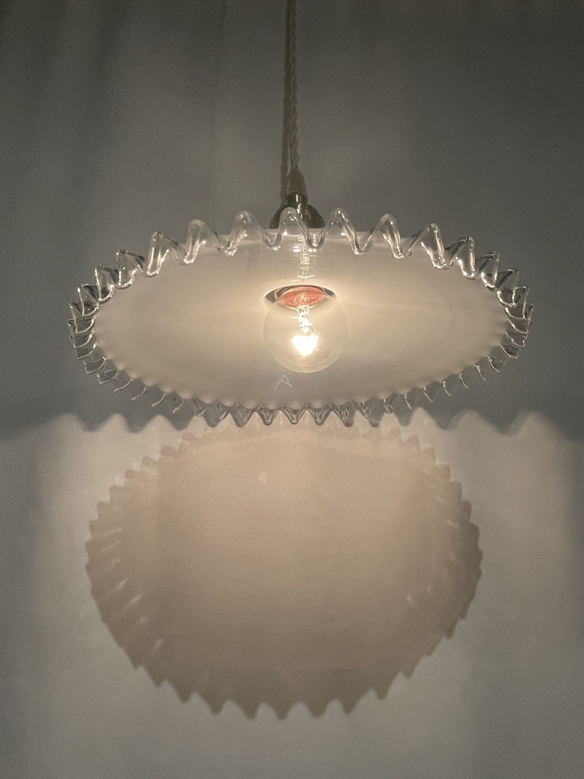 French white opaline glass shade lamp 1灯 / フレンチ ホワイトオパーリン ガラスシェードランプ - 画像 (2)