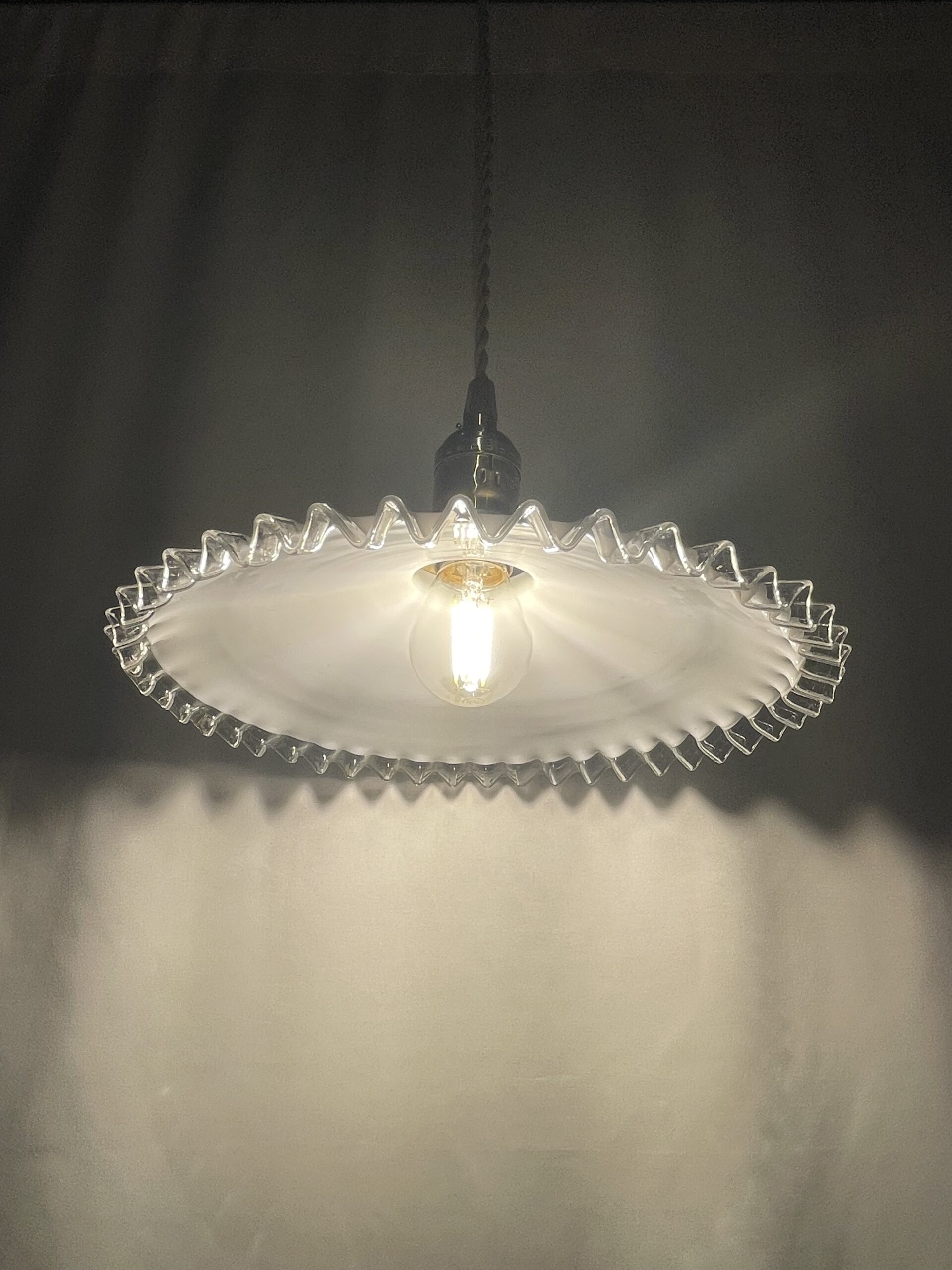 French white opaline glass shade lamp 1灯 / フレンチ ホワイトオパーリン ガラスシェードランプ - 画像 (5)