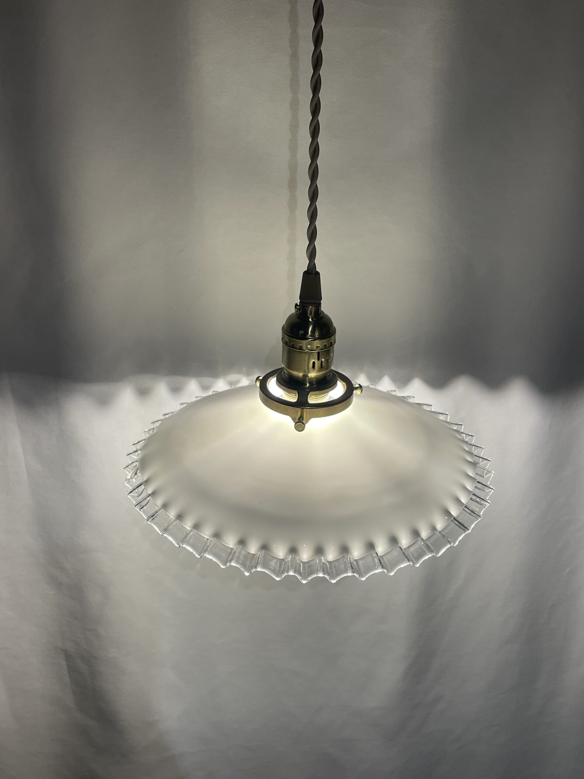 French white opaline glass shade lamp 1灯 / フレンチ ホワイトオパーリン ガラスシェードランプ - 画像 (6)