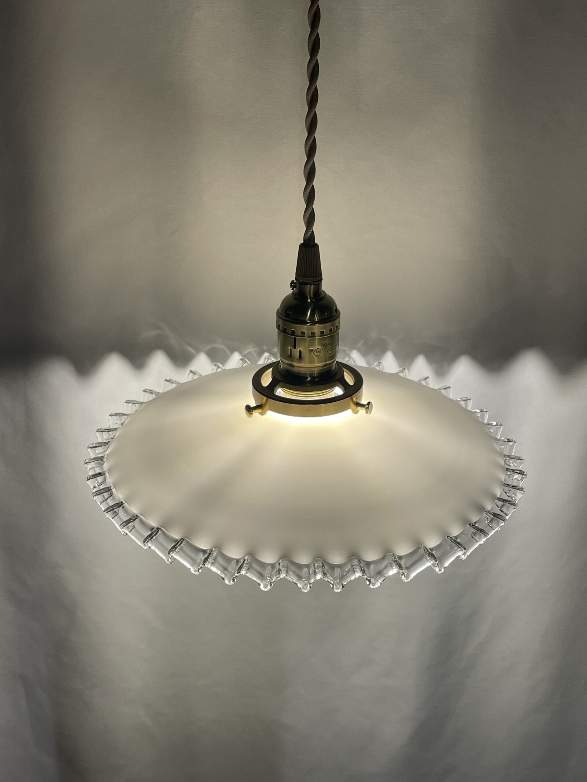 French white opaline glass shade lamp 1灯 / フレンチ ホワイトオパーリン ガラスシェードランプ - 画像 (6)