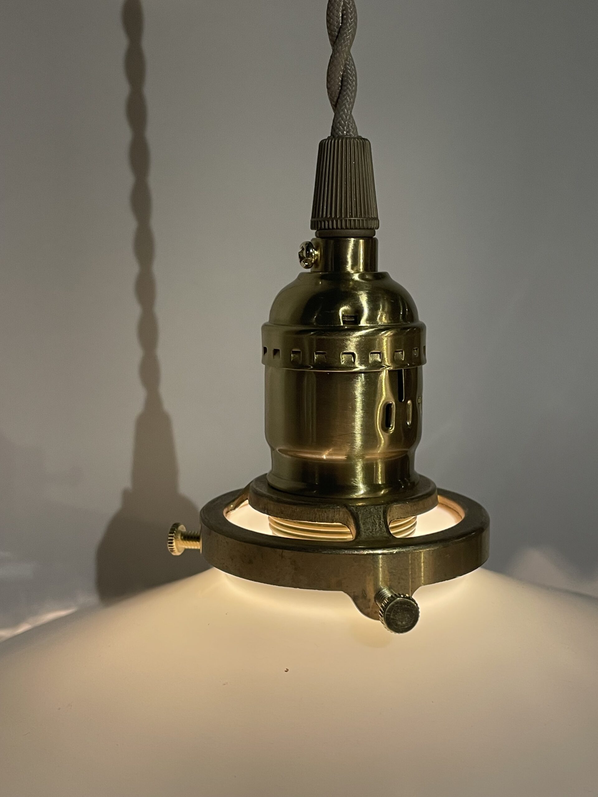 French white opaline glass shade lamp 1灯 / フレンチ ホワイトオパーリン ガラスシェードランプ - 画像 (7)