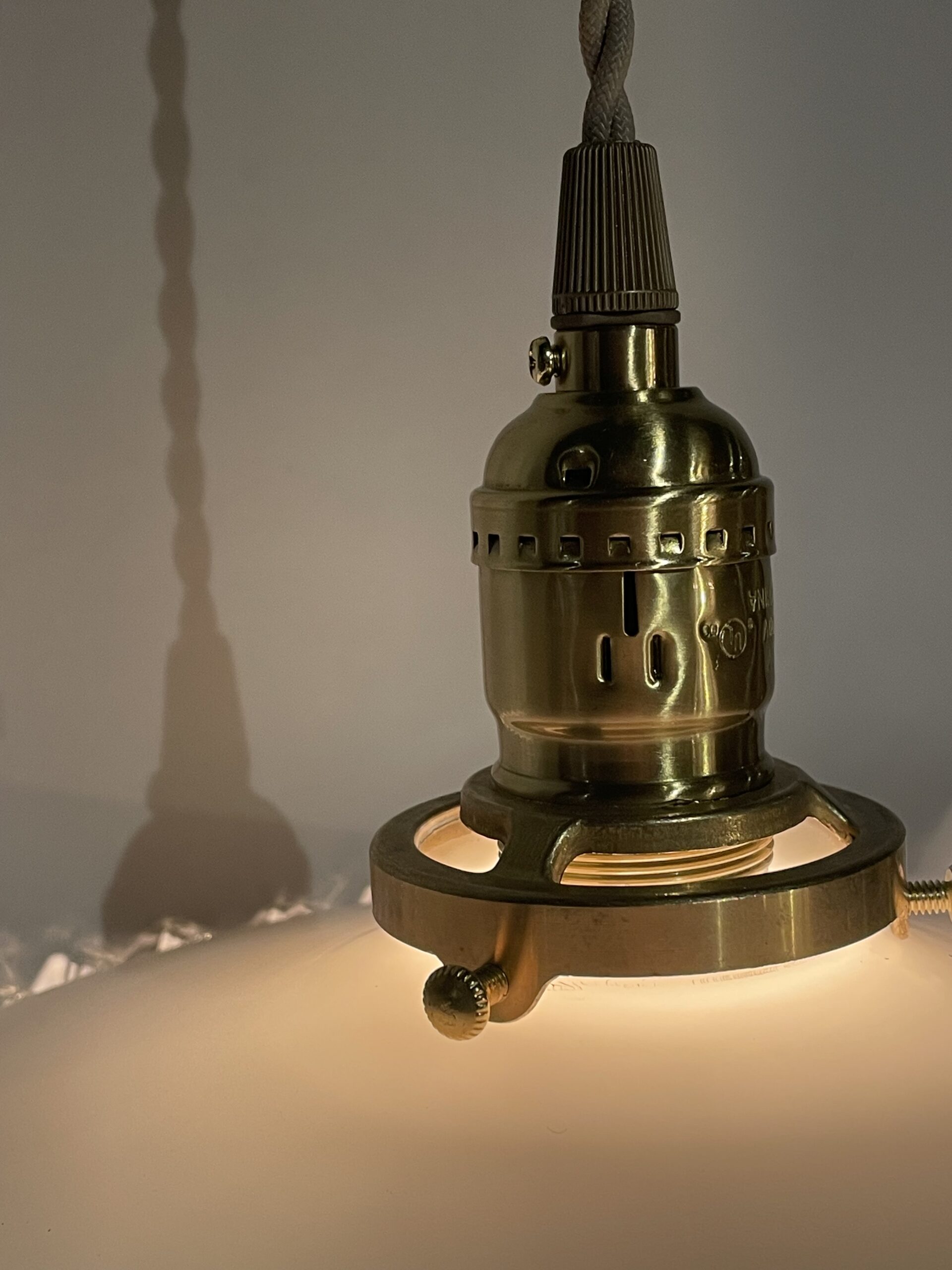 French white opaline glass shade lamp 1灯 / フレンチ ホワイトオパーリン ガラスシェードランプ - 画像 (7)