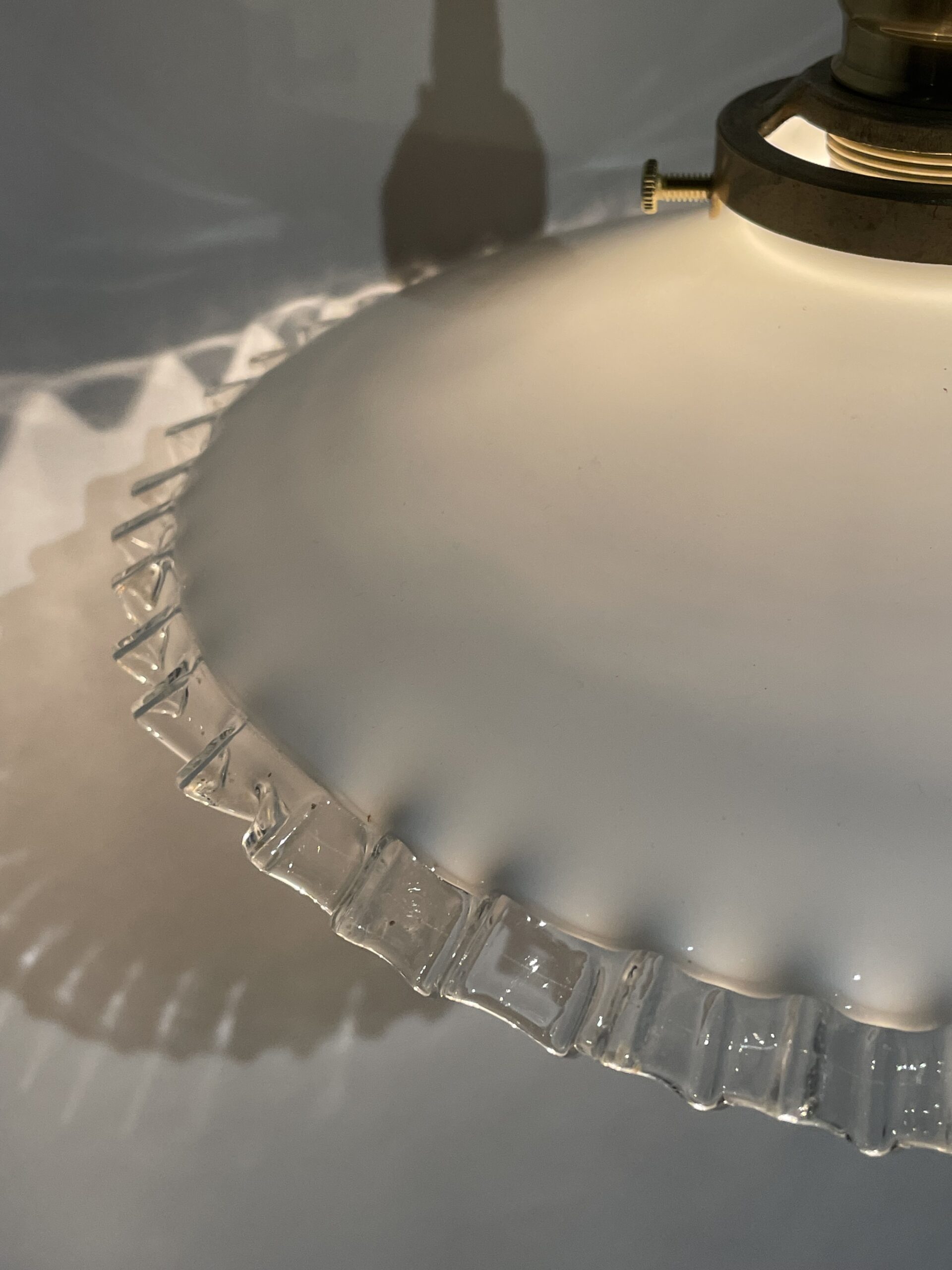 French white opaline glass shade lamp 1灯 / フレンチ ホワイトオパーリン ガラスシェードランプ - 画像 (8)