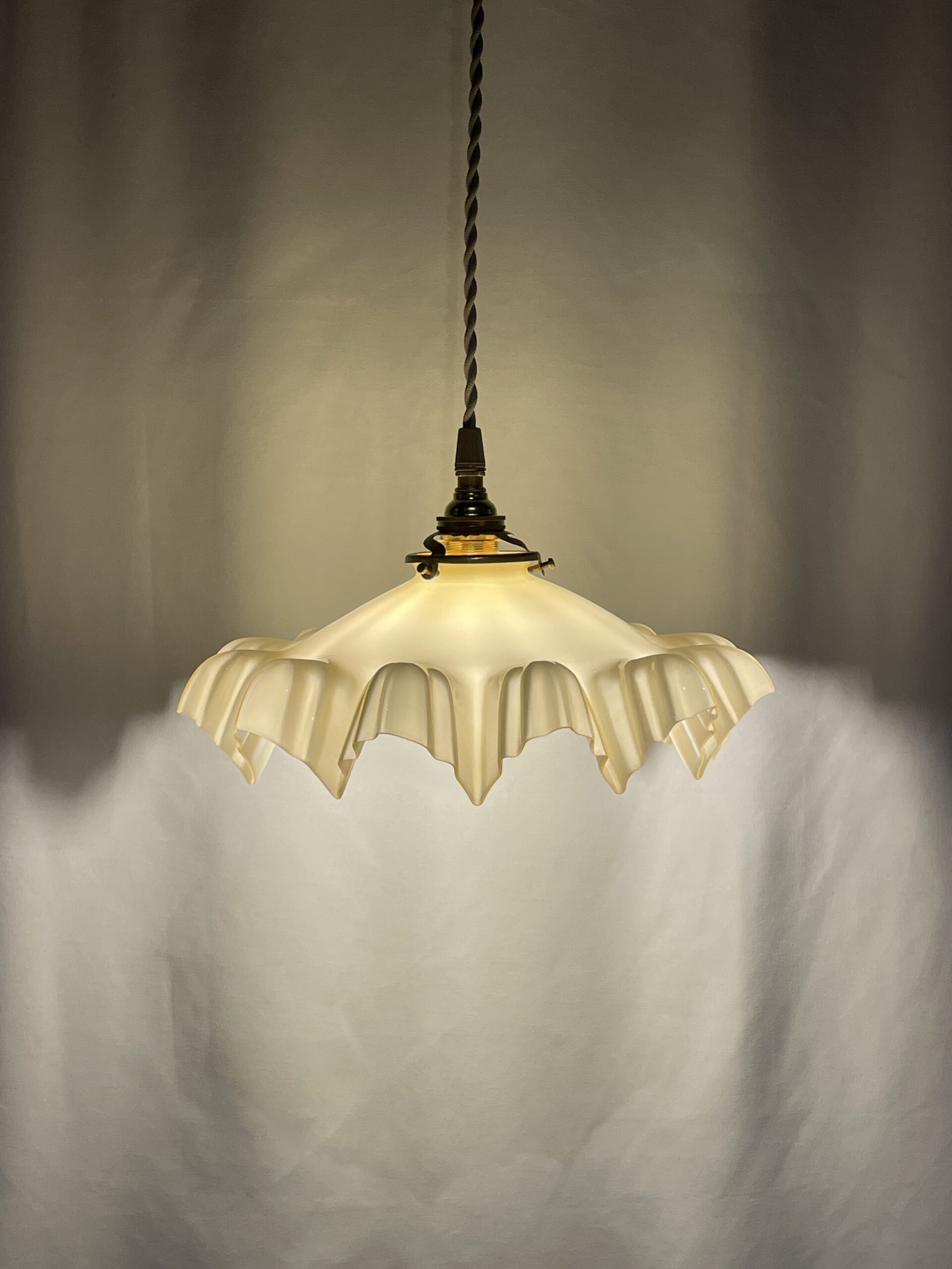 French yellow opaline glass shade lamp 1灯 / フレンチ イエローオパーリン ガラスシェードランプ