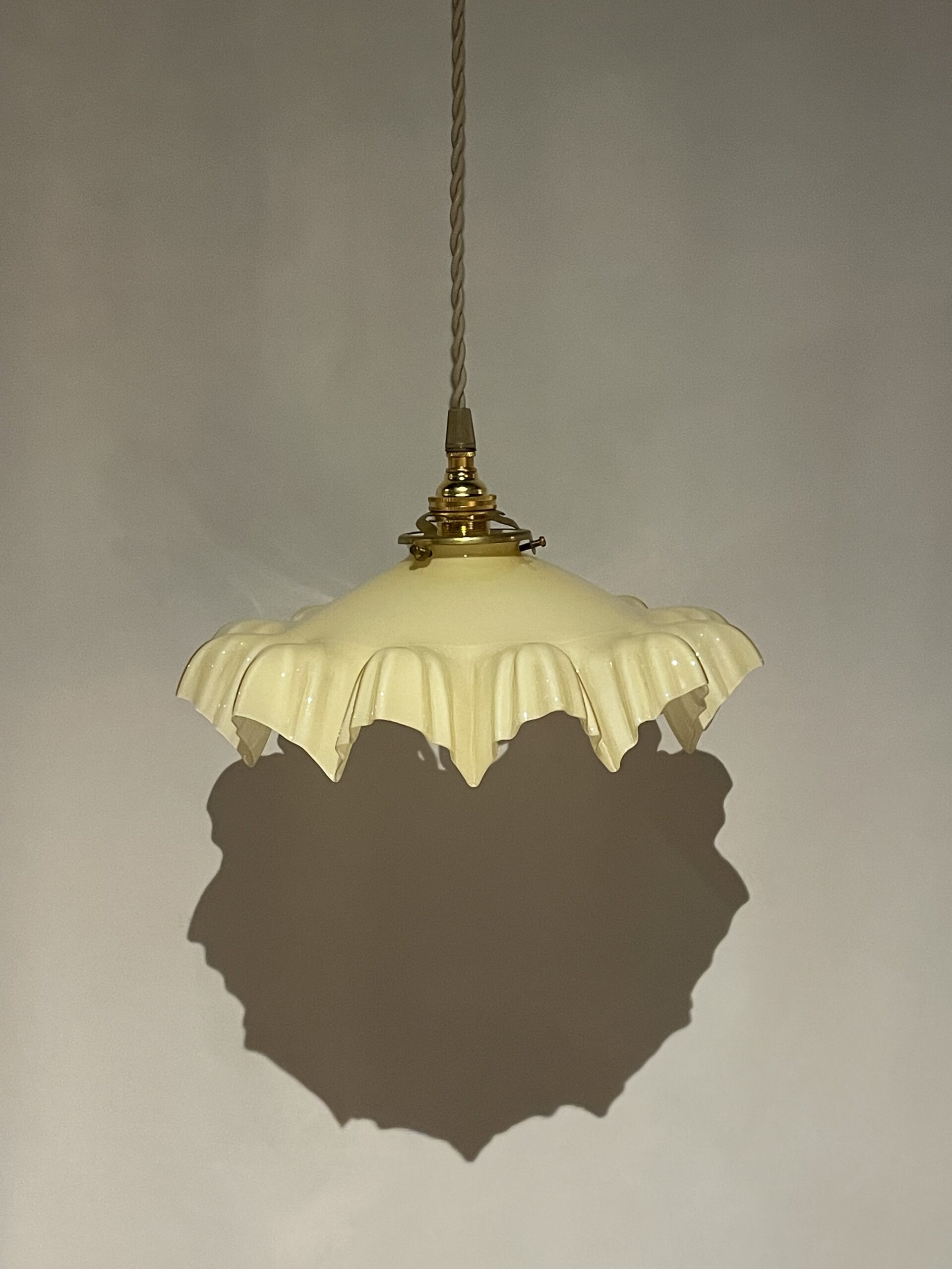 French yellow opaline glass shade lamp 1灯 / フレンチ イエローオパーリン ガラスシェードランプ - 画像 (2)