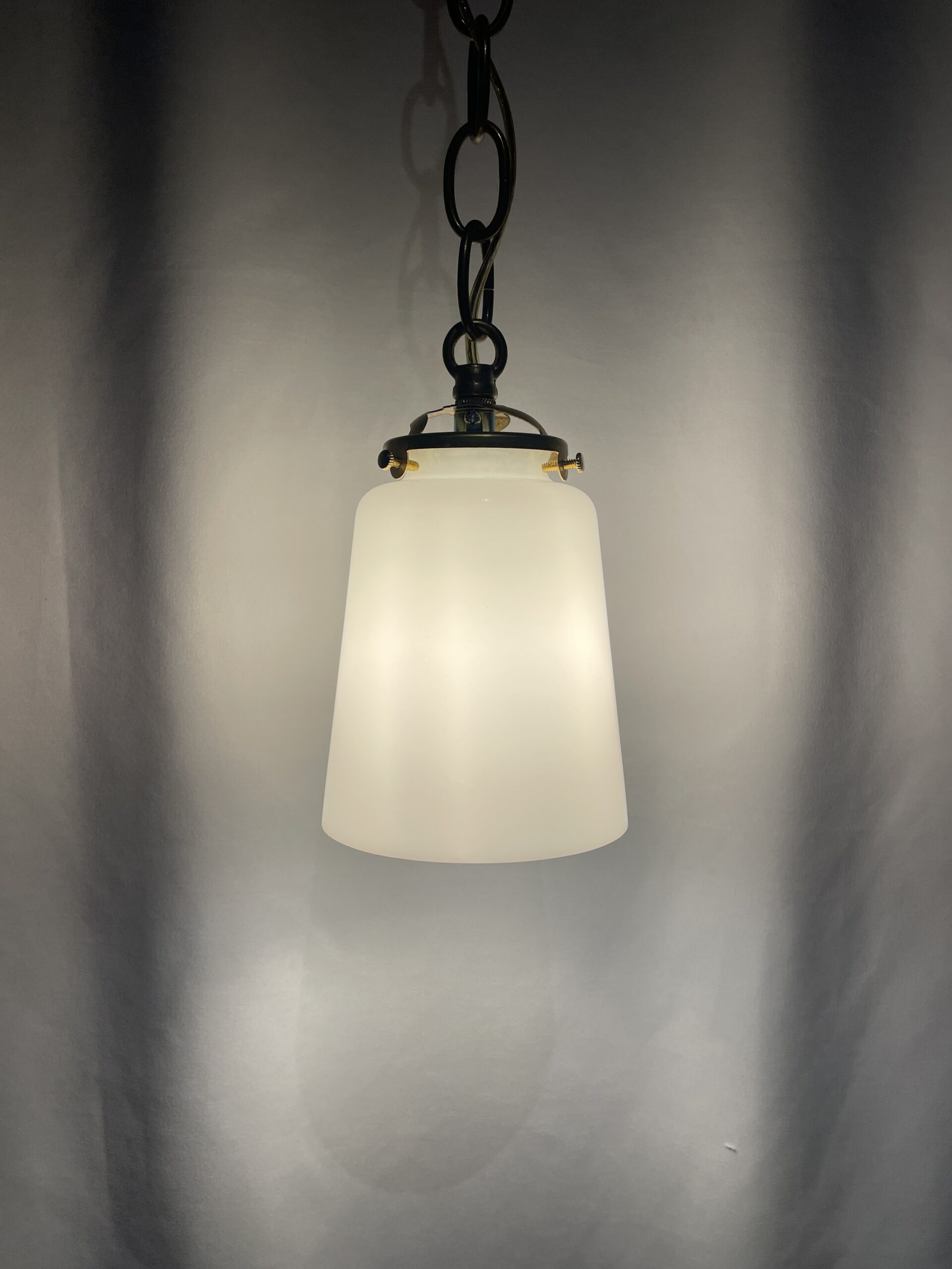 Opal glass straight bell shade lamp 1灯 / オパールガラス ストレートベルシェードランプ 1灯