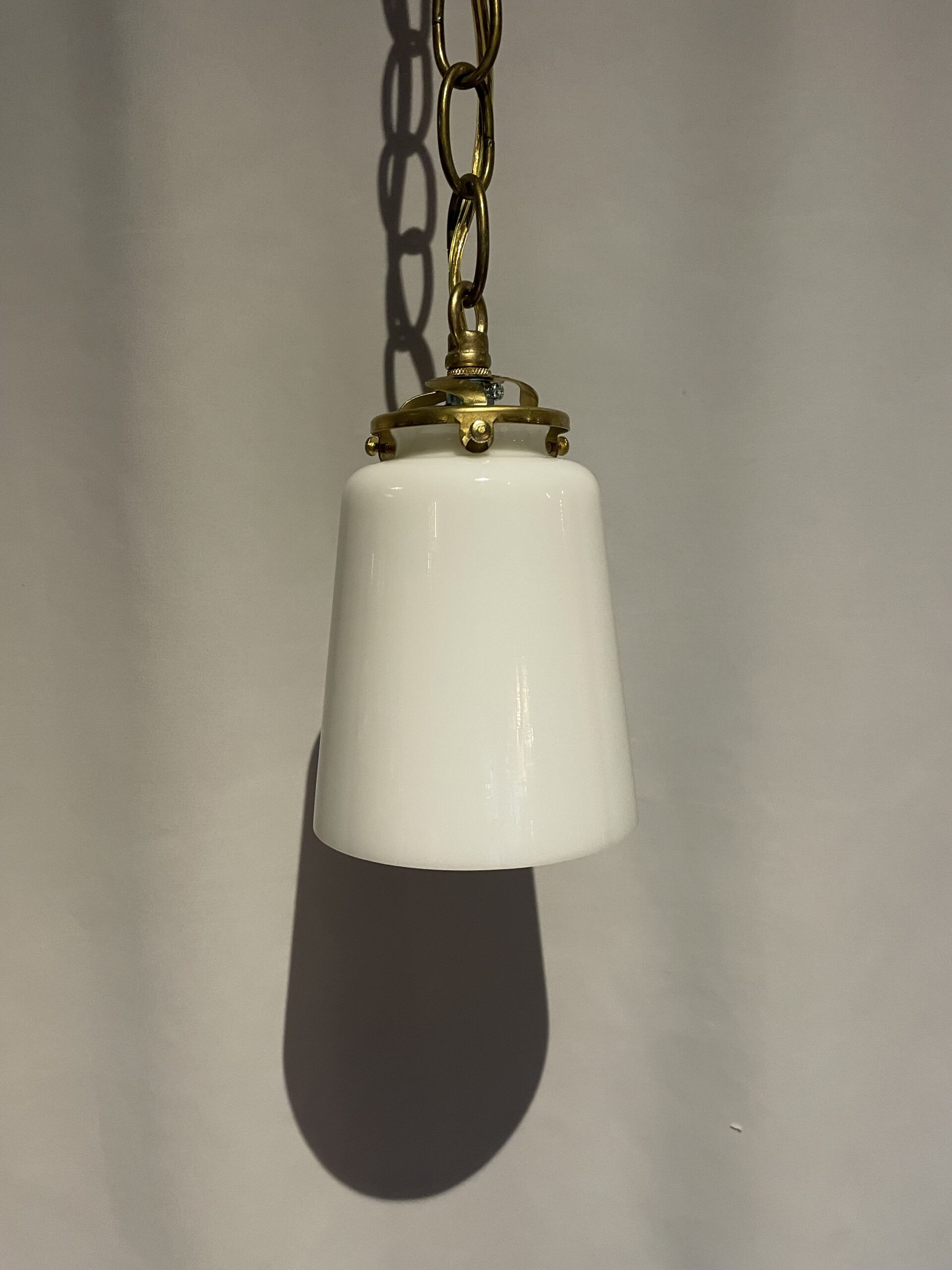 Opal glass straight bell shade lamp 1灯 / オパールガラス ストレートベルシェードランプ 1灯 - 画像 (2)