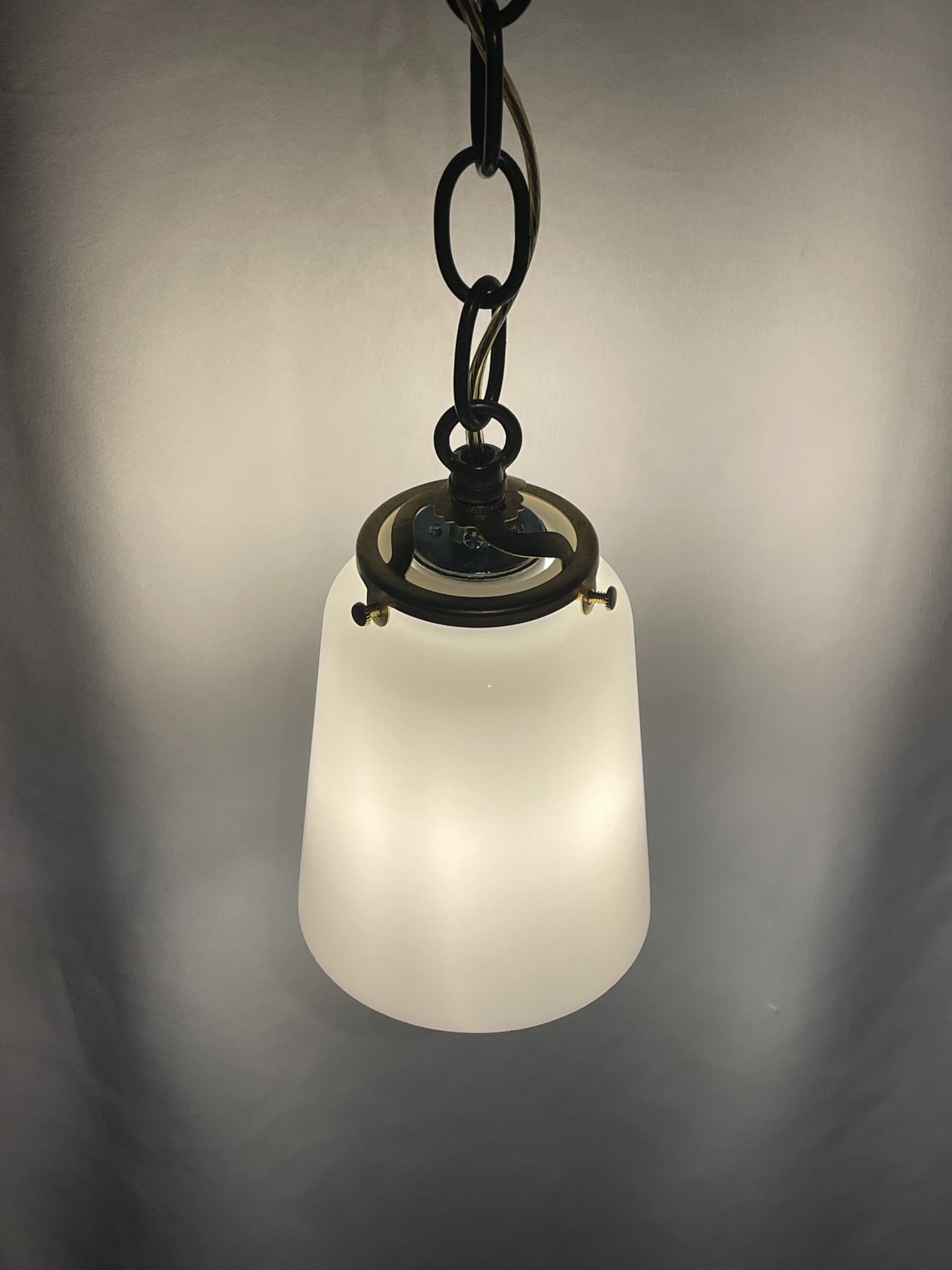 Opal glass straight bell shade lamp 1灯 / オパールガラス ストレートベルシェードランプ 1灯 - 画像 (4)