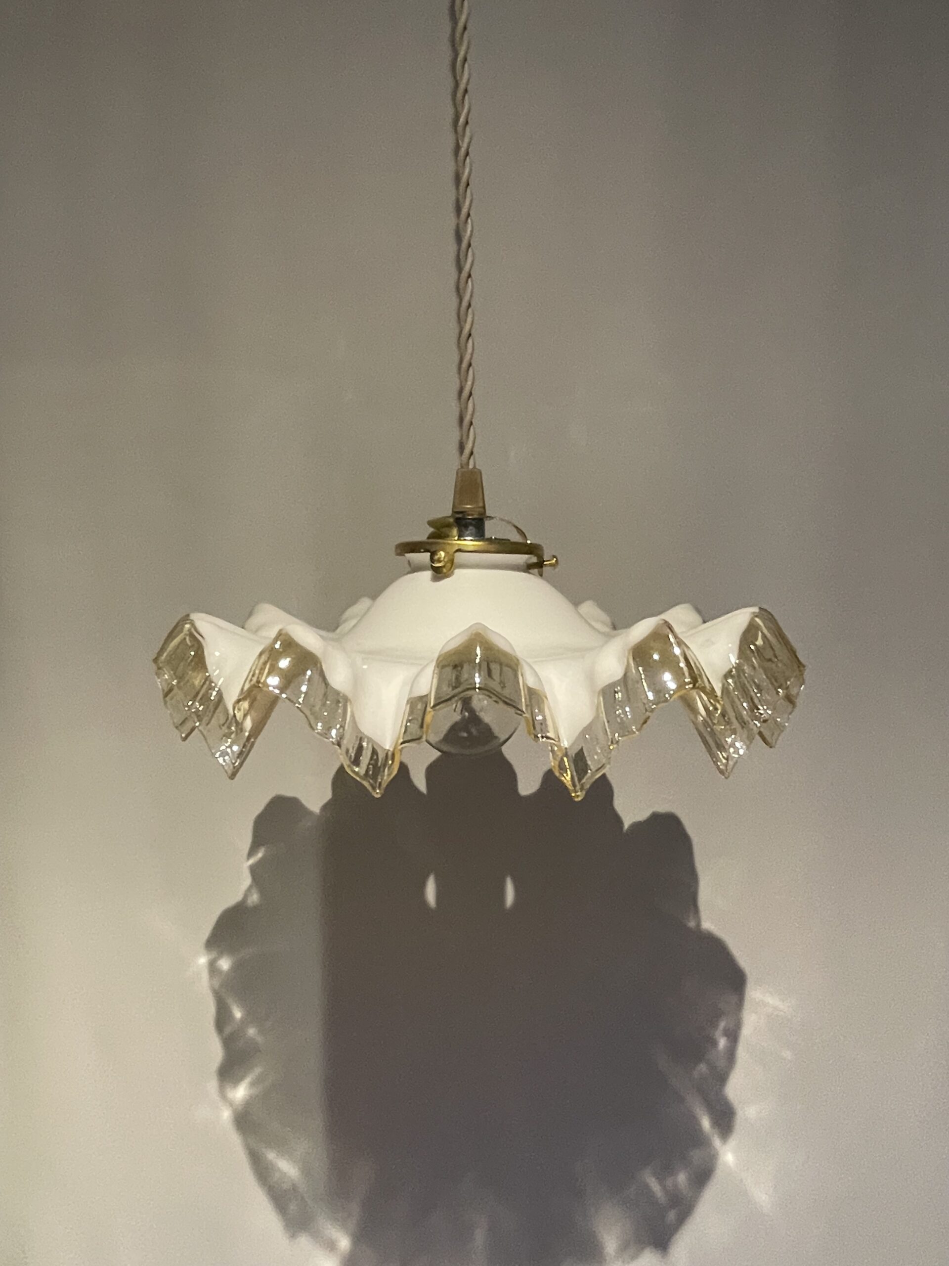 French yellow × white opaline glass shade lamp 1灯 / フレンチ イエロー×ホワイト オパーリン ガラスシェードランプ 1灯 - 画像 (2)