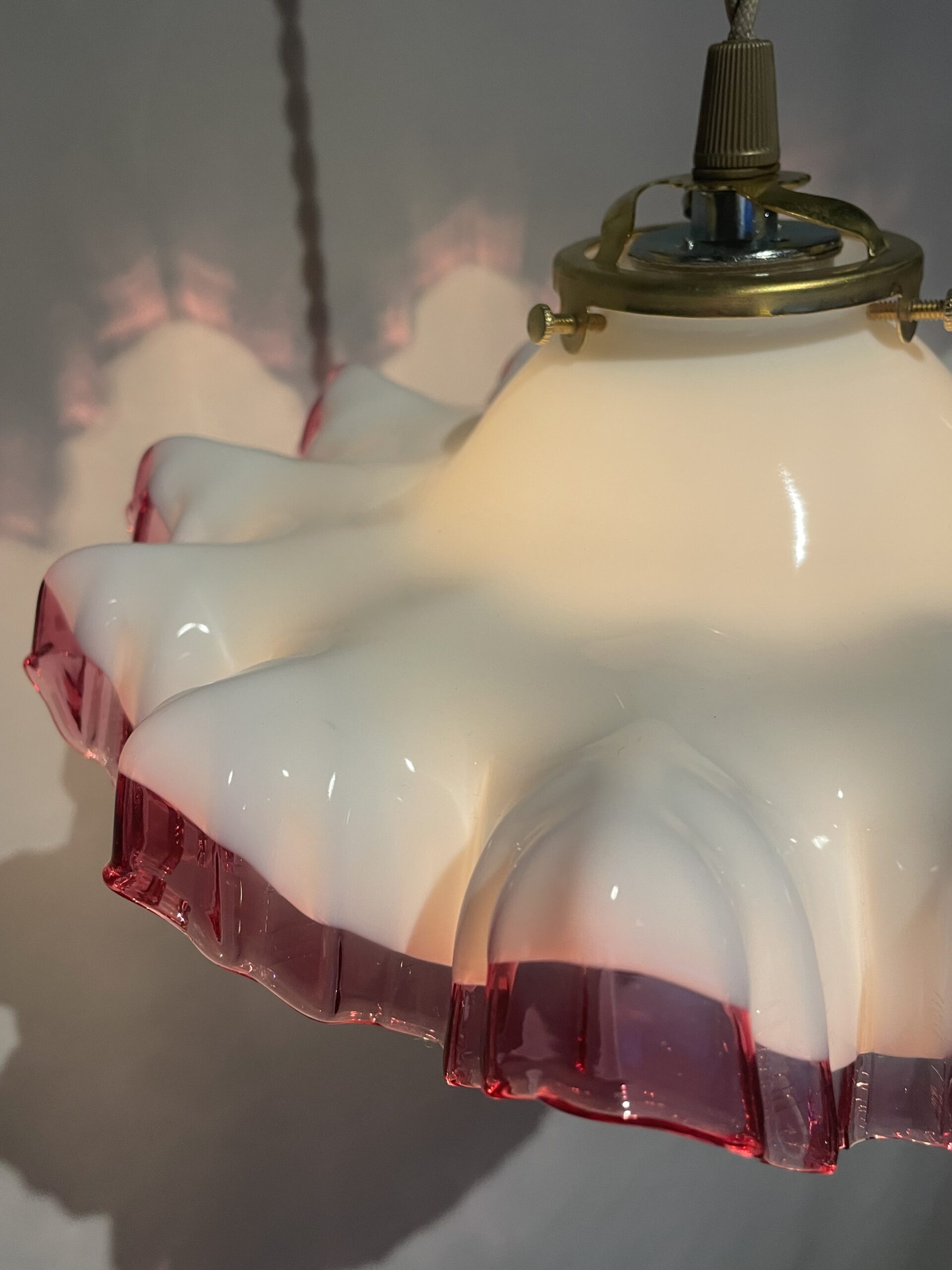 French purple × white opaline glass shade lamp 1灯 / フレンチ パープル×ホワイト オパーリン ガラスシェードランプ 1灯 - 画像 (4)